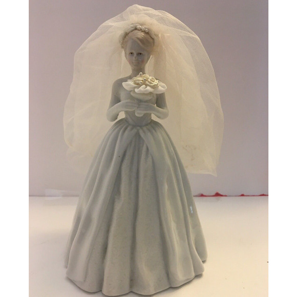 Vintage Porcelain Bride 8 1/2”Figurine Wedding Dress Veil Ross Imports Cake Top - Picture 6 of 10
